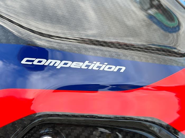 BMW M 1000 R Competition - Competition Schriftzug